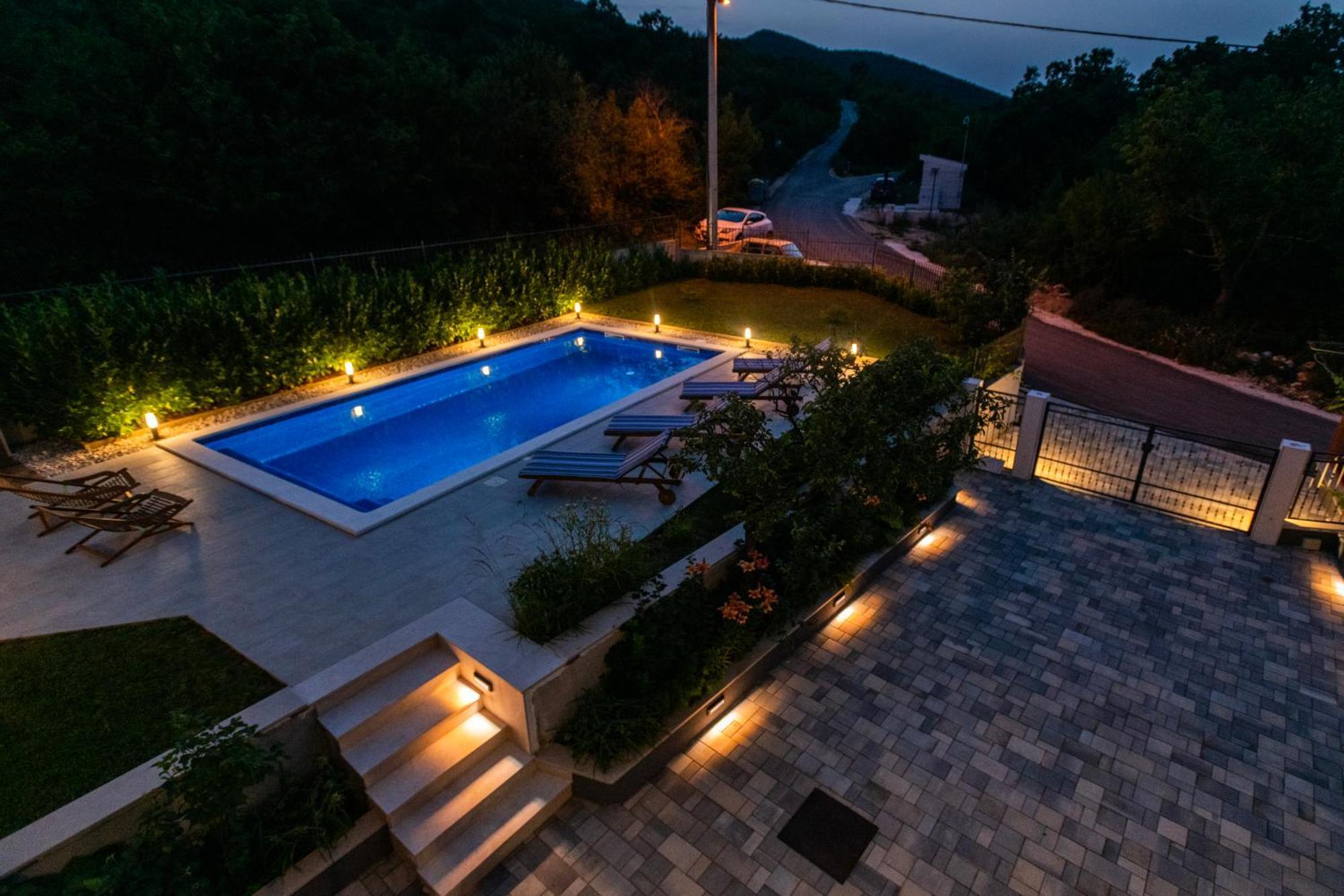 Villa Latica Dicmo Exterior foto