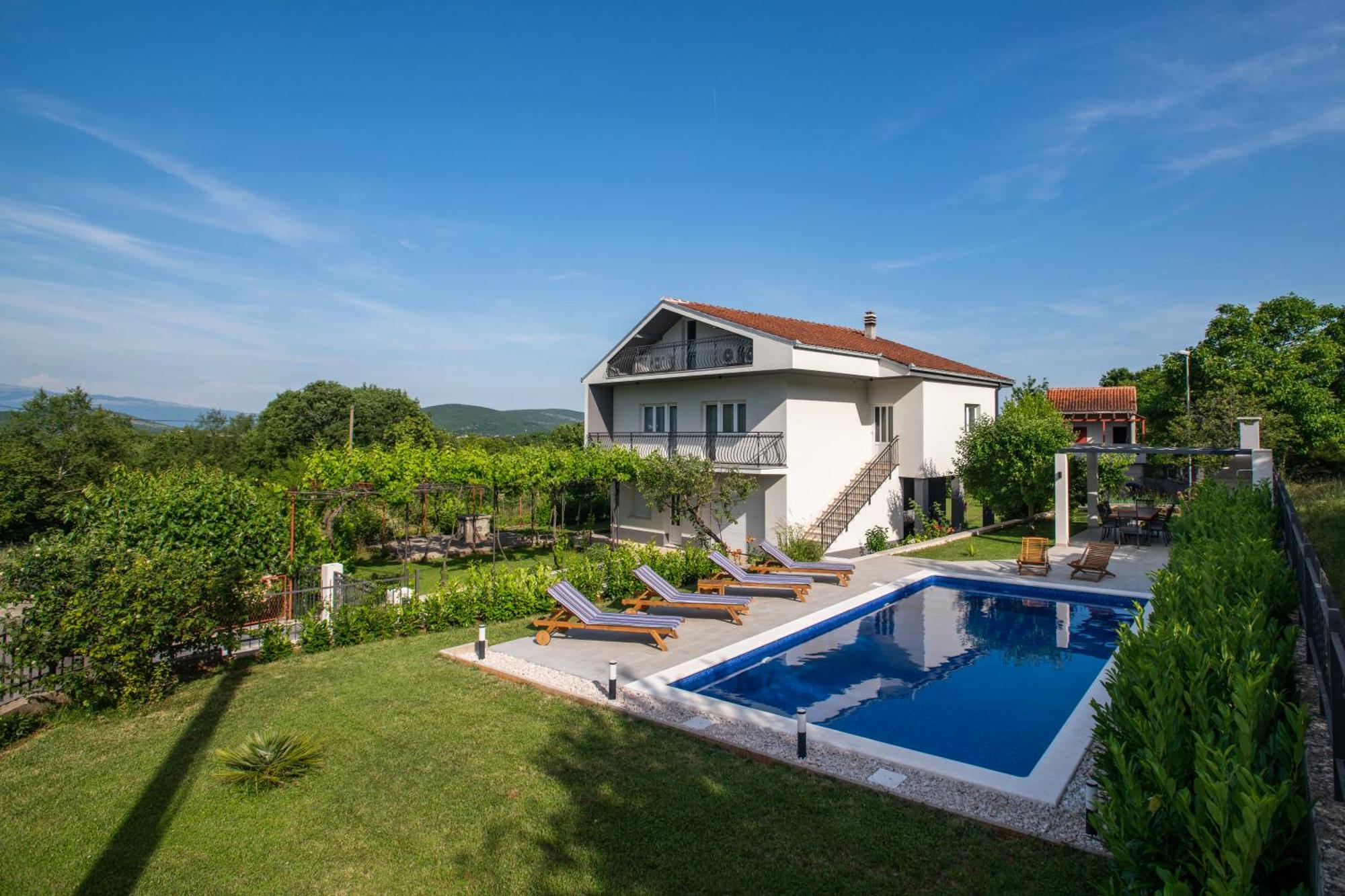 Villa Latica Dicmo Exterior foto