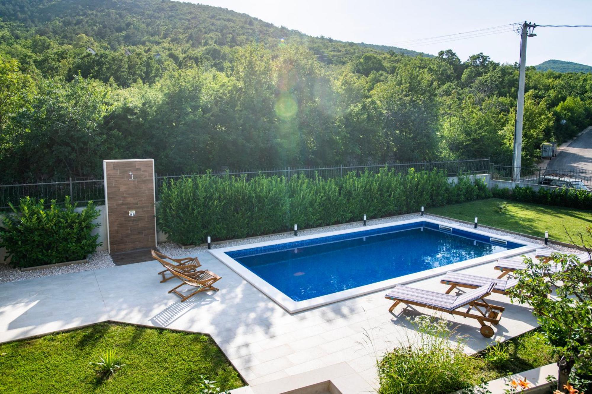 Villa Latica Dicmo Exterior foto